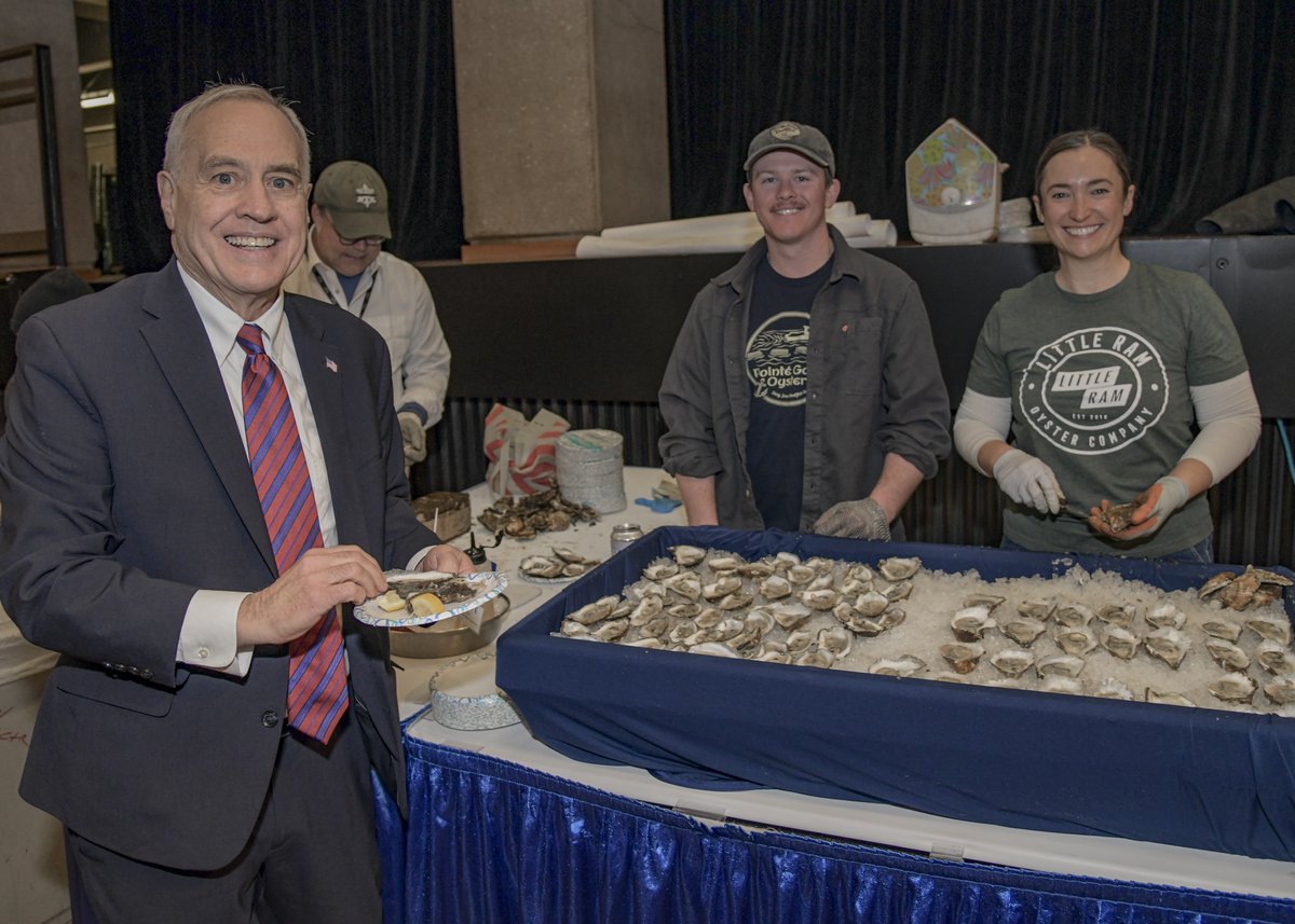 NYSComptroller's tweet photo. I appreciate NY’s farmers. We wouldn’t have local food if it wasn’t for their hard work. Much of it was on display at @NYFarmBureau's Taste of NY reception in Albany.  I always enjoy connecting with farmers from every part of the state and hearing about what’s happening in agriculture.
