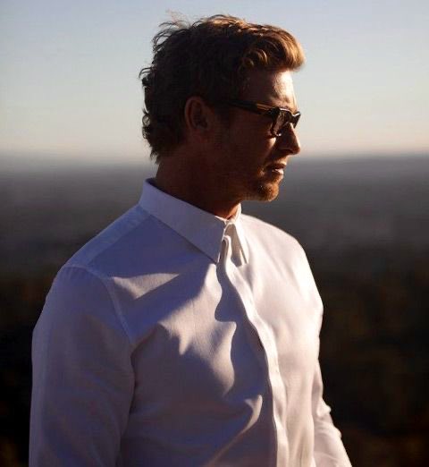 #SimonBaker S5E11 vs S5E12 of The Mentalist. This timeline was the beginning of 2013, coinciding with his Fragrance campaign shoot outside of the show, so he had a bit of a glow up and a ✂️