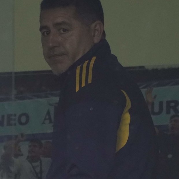 DENUNCIAN A RIQUELME POR FRAUDE EN BOCA

Walter Federico Klix, del Ministerio de Seguridad y cercano a Patricia Bullrich, denunció penalmente a Juan Román Riquelme por presunta administración fraudulenta en Boca Juniors. Asegura que probará que Riquelme montó un “mercado negro” y