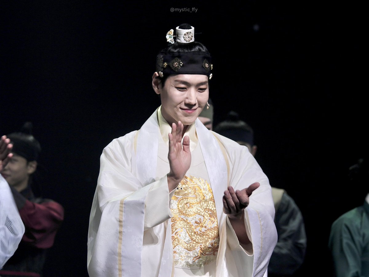 260210 #한복입은남자 커튼콜데이

세종·진석 | #카이 

👏🏻👏🏻