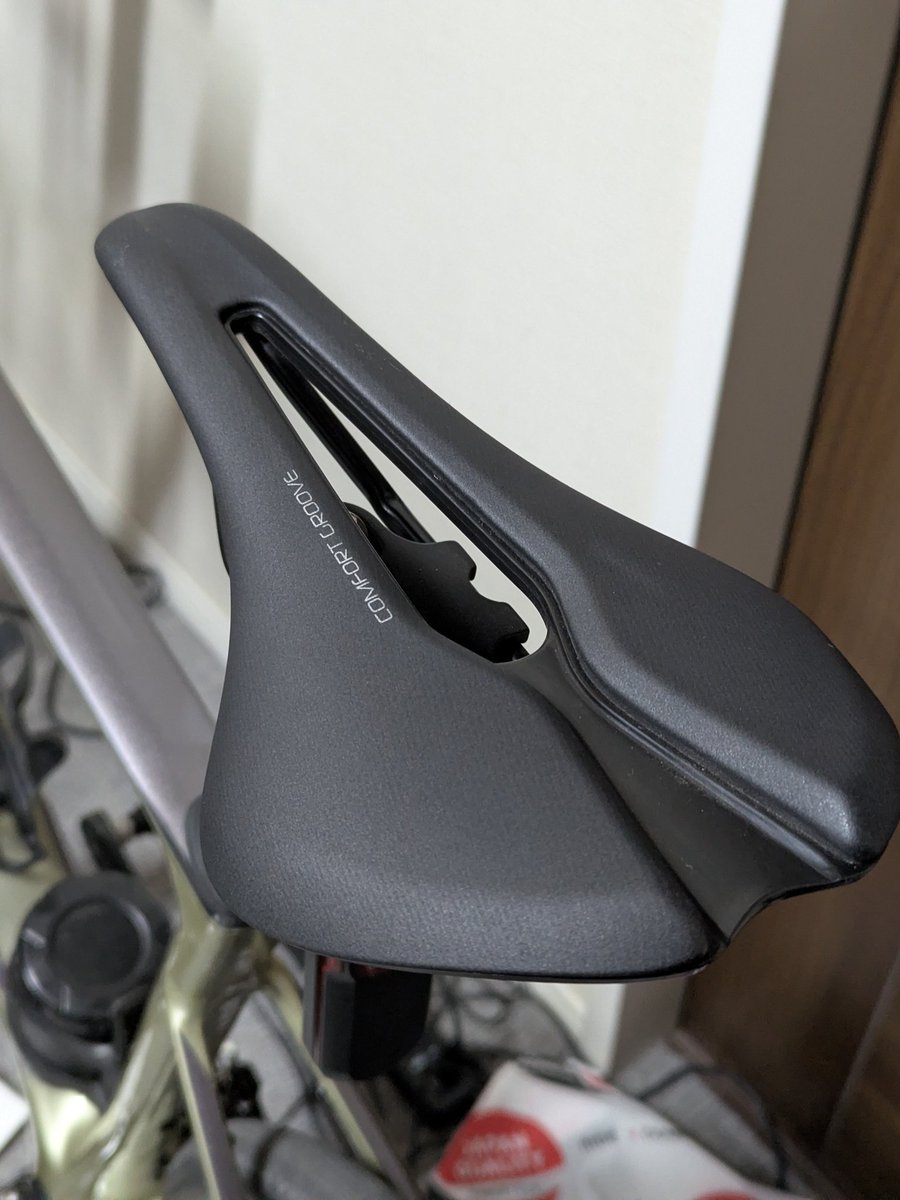 メルカリで買った謎の軽量サドル（206g！） GIANTの限定アルミロードに