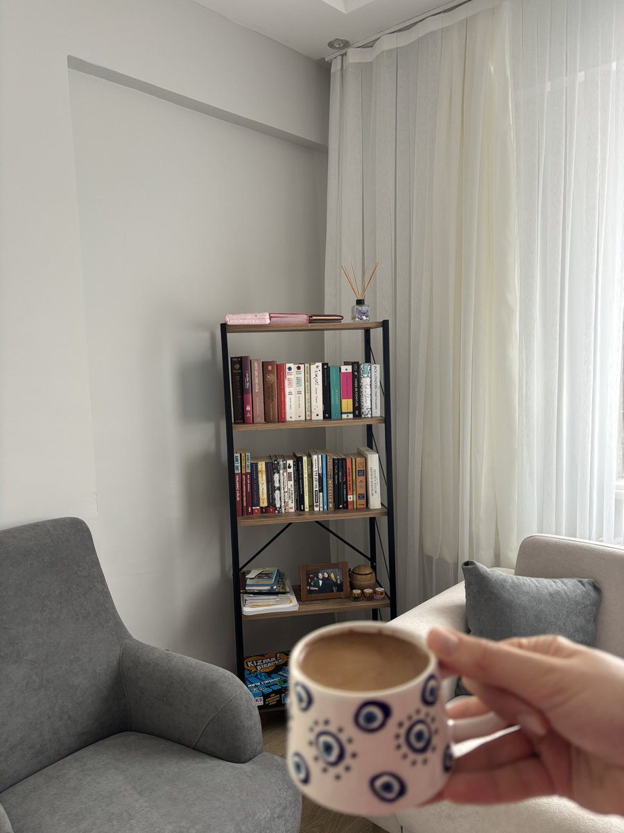 Zehrablk1's tweet photo. Bugün biraz ‘ home sweet home’ modu✨🏘️📚 https://t.co/ZgGK5Rtgjz