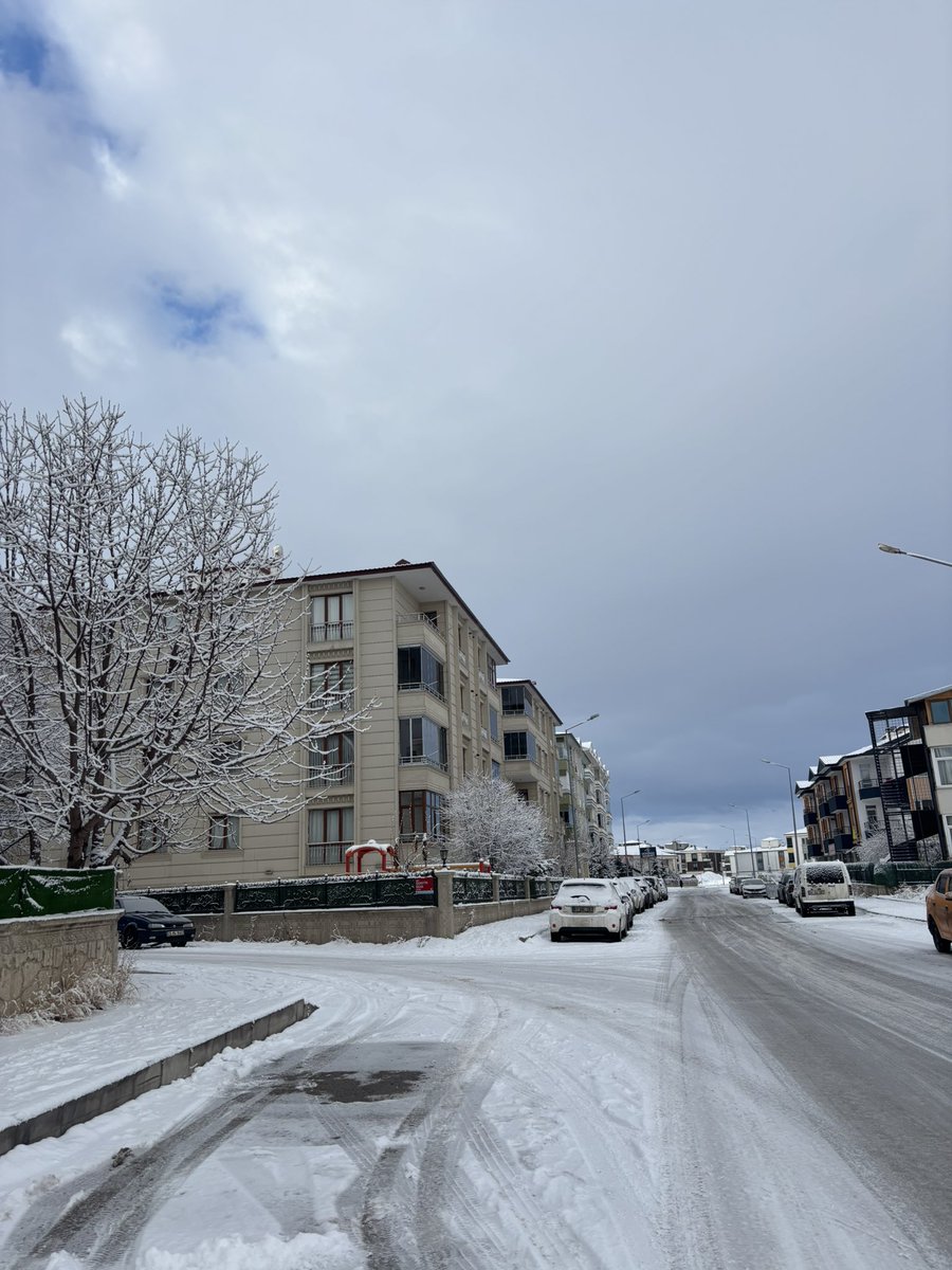 Zehrablk1's tweet photo. Bugün biraz ‘ home sweet home’ modu✨🏘️📚 https://t.co/ZgGK5Rtgjz