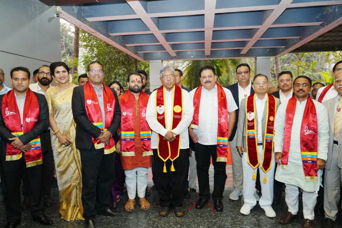 ChDadaPatil's tweet photo. स्वायत्ततेकडून गुणवत्तेकडे... महाराष्ट्राच्या उच्च शिक्षणाची नवी झेप!

आज नवी मुंबईतील पनवेल येथे राज्यातील पहिल्या खाजगी 'पिल्लई विद्यापीठाचा' भव्य उद्घाटन सोहळा माझ्या हस्ते संपन्न झाला. १९७० साली अवघ्या २० विद्यार्थ्यांच्या साक्षीने 'महात्मा एज्युकेशन सोसायटी'ने लावलेले छोटेसे रोपटे आज ३० हजार विद्यार्थ्यांचे भविष्य उजळणाऱ्या एका महाकाय वटवृक्षात रूपांतरित झाले आहे, याचा मला सार्थ अभिमान वाटतो. याप्रसंगी मी आवर्जून नमूद केले की, विद्यापीठाला मिळालेली स्वायत्तता हा केवळ एक अधिकार नसून, जागतिक दर्जाची गुणवत्ता सिद्ध करण्याची ती एक मोठी जबाबदारी आहे.

मा. पंतप्रधान नरेंद्र मोदीजींच्या 'नवीन शैक्षणिक धोरण २०२०' (NEP) मधील संकल्पनांना मूर्त स्वरूप देत, हे विद्यापीठ आता केवळ पदवीधर निर्माण न करता व्यवसायाभिमुख आणि कौशल्याधारित शिक्षणावर विशेष भर देईल. यामुळे आपला तरुण केवळ रोजगाराच्या शोधात न राहता, स्वतःचे उद्योग सुरू करून 'नोकरी देणारा' (Entrepreneur) म्हणून सक्षम होईल. भविष्यात नवी मुंबईत ५ आंतरराष्ट्रीय विद्यापीठे स्थापन होणार असल्याने, आपल्या विद्यार्थ्यांना मायदेशातच जागतिक दर्जाचे शिक्षण घेण्याची संधी मिळणार आहे. पिल्लई विद्यापीठाच्या या प्रवासात ड्रोन तंत्रज्ञान, AI आणि सायबर सुरक्षा यांसारख्या आधुनिक विषयांतील संशोधनामुळे शिक्षण क्षेत्रात खऱ्या अर्थाने 'ज्ञानयुगाची' पहाट झाली आहे.

या कार्यक्रमाला आमदार प्रशांत ठाकूर, आमदार विक्रांत पाटील, आमदार महेश बालदी, आयुक्त मंगेश चितळे आणि पिल्लई परिवारातील मान्यवर उपस्थित होते.  ही नवीन सुरुवात महाराष्ट्राला प्रगत राष्ट्र बनवण्याच्या दिशेने एक निर्णायक पाऊल ठरेल, असा मला ठाम विश्वास आहे.

📍१० फेब्रुवारी २०२६ | नवी मुंबई

#EducationReform #महाराष्ट्र #NEP2020 #NaviMumbai #PillaiUniversity #नवीमुंबई #HigherEducation #MaharashtraDevelopment #SkillIndia 

@Dev_Fadnavis @mieknathshinde @SunetraA_Pawar @BJP4Maharashtra @ithakurprashant @ivikrantpatil @mlamaheshbaldi