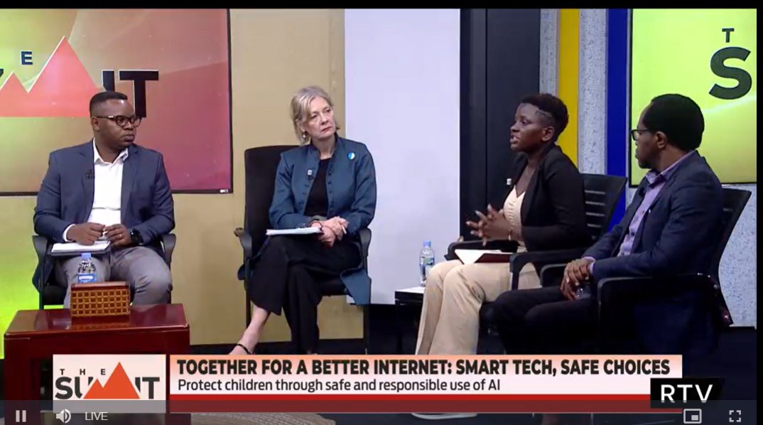 unicefrw's tweet photo. @rbarwanda @Radiorwanda_RBA @Rwanda_Child @MTNRwanda Not able to catch the live programme? Never you mind. There will be a re-run tomorrow from 9 - 10pm on Rwanda Television @RwandaTV. 

Let's all join the discussion and be part of conversation on protecting children online. 

#TekanaOnline https://t.co/EtbIKjJZwb