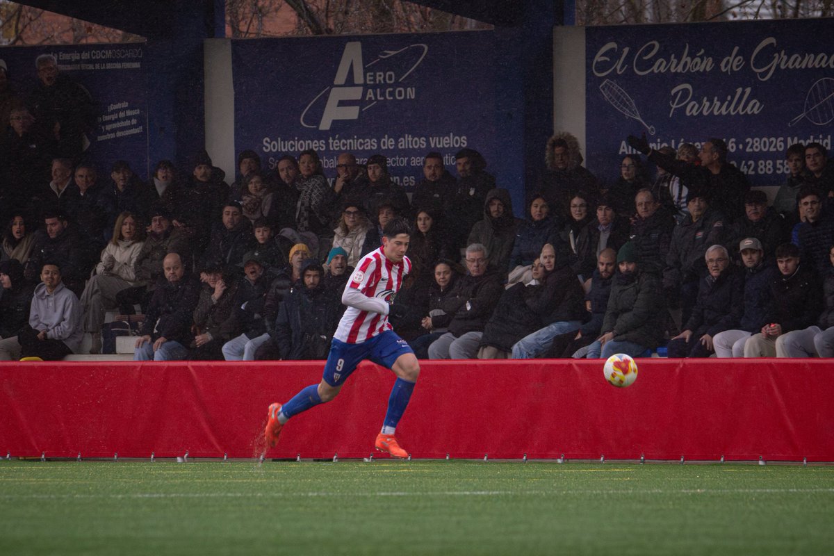 ¡Ni la lluvia os detiene! 
Grada llena y apoyo infinito 🙌🏻✨

❤️𝐆𝐑𝐀𝐂𝐈𝐀𝐒 𝐀𝐅𝐈𝐂𝐈Ó𝐍🤍

#elbarrioelegido❤️🤍