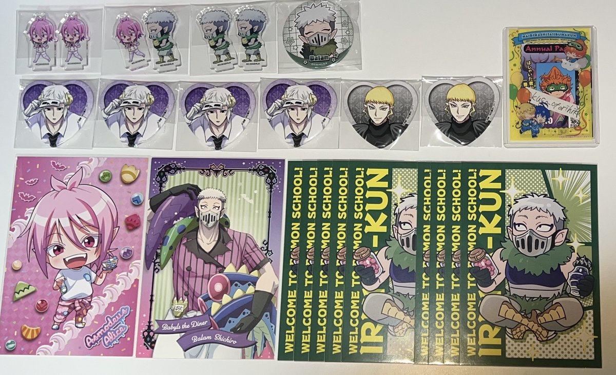 kugo_otorihiki's tweet photo. 【交換 譲渡】魔入りました入間くん 魔入間

【求】記載額＞同異種アガレス

【譲】画像1～11

都内手渡し＞郵送
紙類の郵送は2～
白線は300/個
青線は100/枚
特典は200/枚
その他定価 https://t.co/zfzLOvqrdM