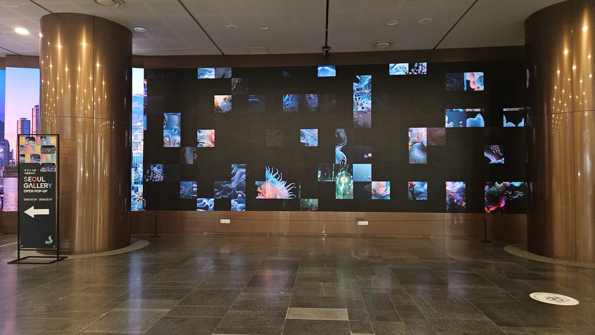 ♡ 서울시청 회의 ♡

모처럼만에 서울시 복지국 회의.
미디어아트로 로비분위기 변화.

시청간 김에 오지은 서울도서관장님과의 만남.
내가 무척 애정하는 후배.
3년 임기 중에 상만 38개를 받았다고.
엄청난 성과. 뿌듯뿌듯.
더 크게 비상하길.