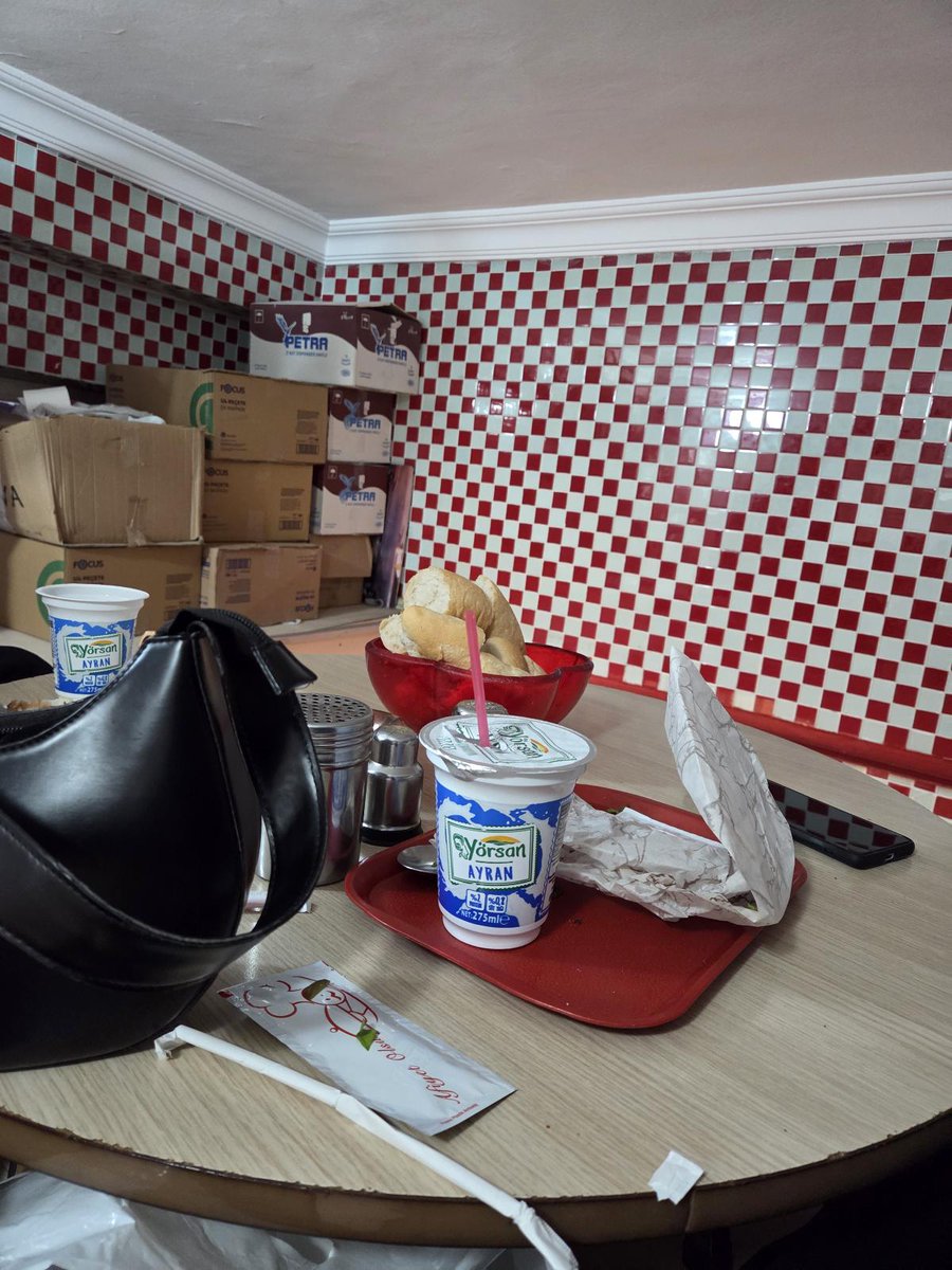 Fatih'te bı mekana girdik adam yukarda yerimiz var dedi ve o yer.