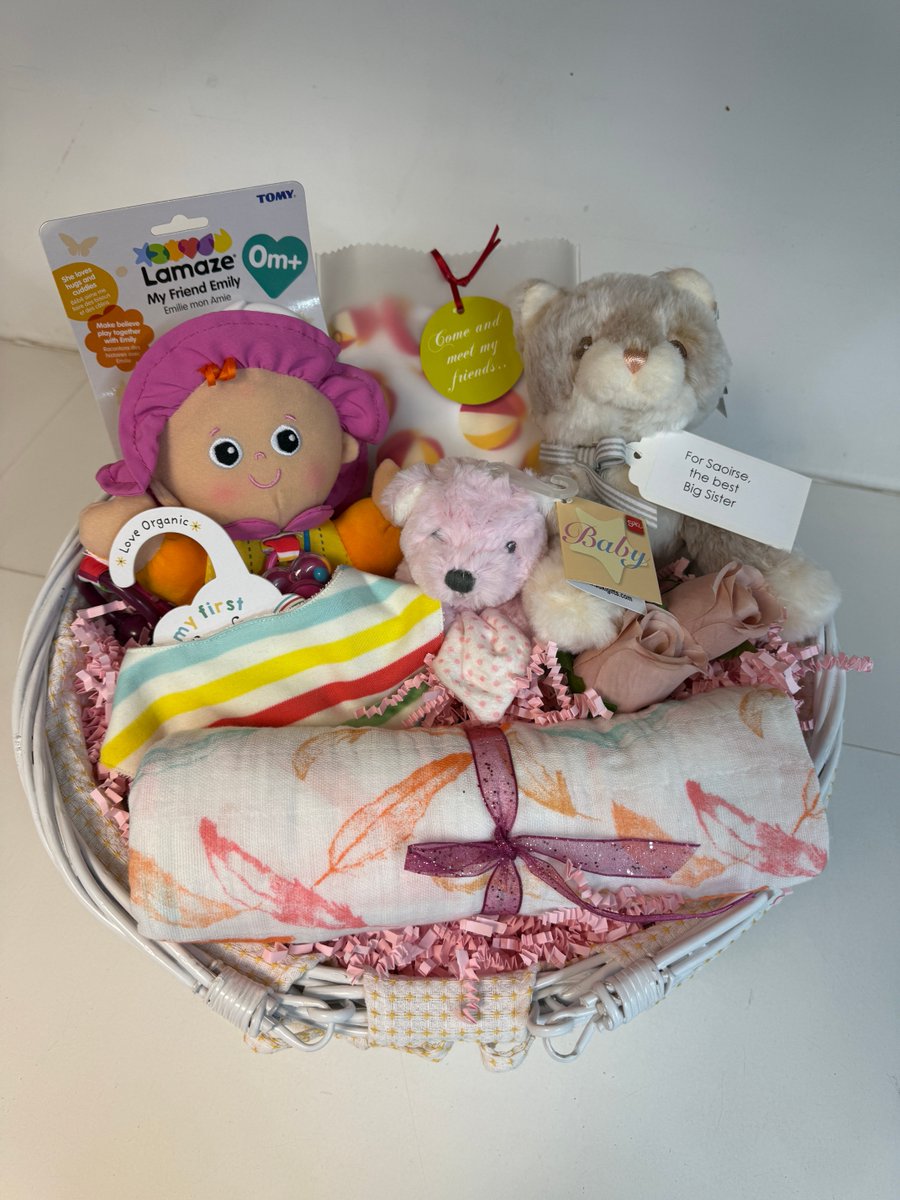 Today's Gift Basket Of The Day is the "Special Girls Baby Gifts" 👶🩷

ow.ly/VLN150Y9kXg

Follow &amp; RT to enter #prize draw to #win a Gift Basket. 

More info via our blog. 

#dailydispatch #gifts #competition #giftbasketsrule #babygifts #babygirlgift