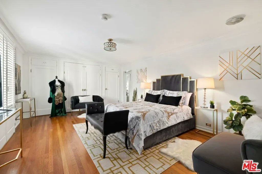 openluxere's tweet photo. FOR SALE: Single Family Residence in Glendora
$4.2M | Glendora
13BR | 7BA
Listed by Compass – Beverly Hills

https://t.co/VwzekQKMPi

#LuxuryLiving #ItalianProperty https://t.co/qmfYrUJvxt