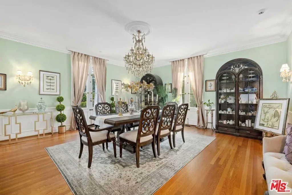 openluxere's tweet photo. FOR SALE: Single Family Residence in Glendora
$4.2M | Glendora
13BR | 7BA
Listed by Compass – Beverly Hills

https://t.co/VwzekQKMPi

#LuxuryLiving #ItalianProperty https://t.co/qmfYrUJvxt