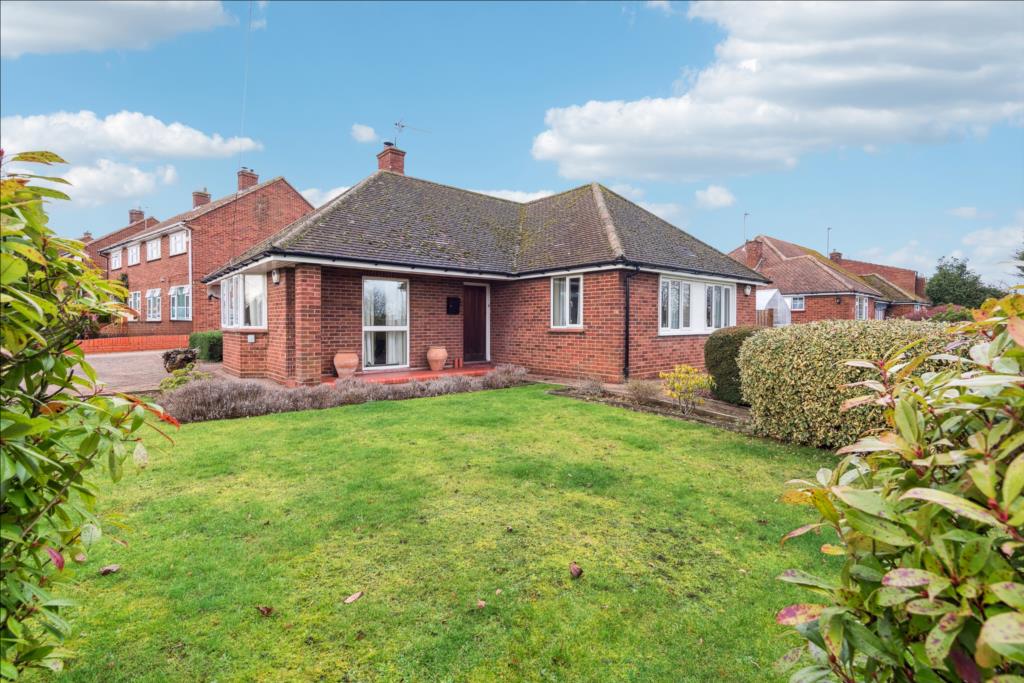 🏠Bedford Road, HITCHIN, Hertfordshire, SG5 2UQ🏠
💷GUIDE PRICE £650,000💷

🛏Located in a popular area, this charming detached bungalow offers the perfect blend of comfort, style, and practicality🛏

stonegate-estates.co.uk/Property/Detai…