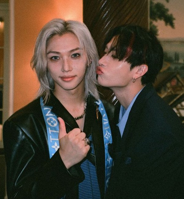 🤲❤️  AUSSIE LINE! Jake do ENHYPEN sobre como sua amizade com Felix e Bang Chan do Stray Kids o ajuda a lidar com as partes negativas da vida de pessoa pública:

"Sinto que idols de K-pop são muito diferentes de pessoas comuns. Não dá pra esperar ter uma vida normal, então acho