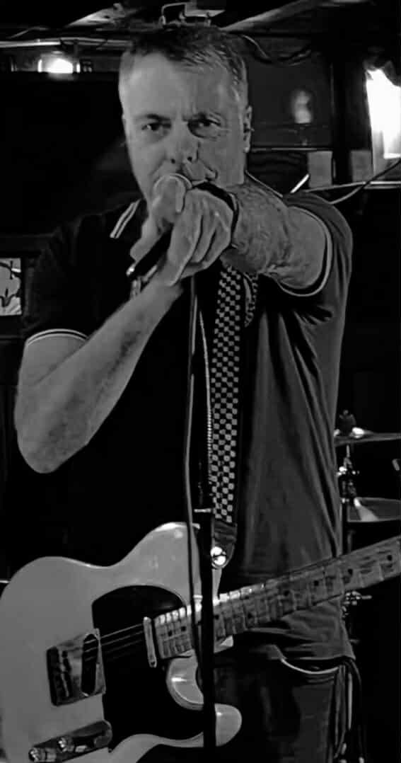 AndyKeysClark's tweet photo. D.M. Street's John 'The Hutch' live at the Old Ale House in Truro! https://t.co/yYFFNhnimt