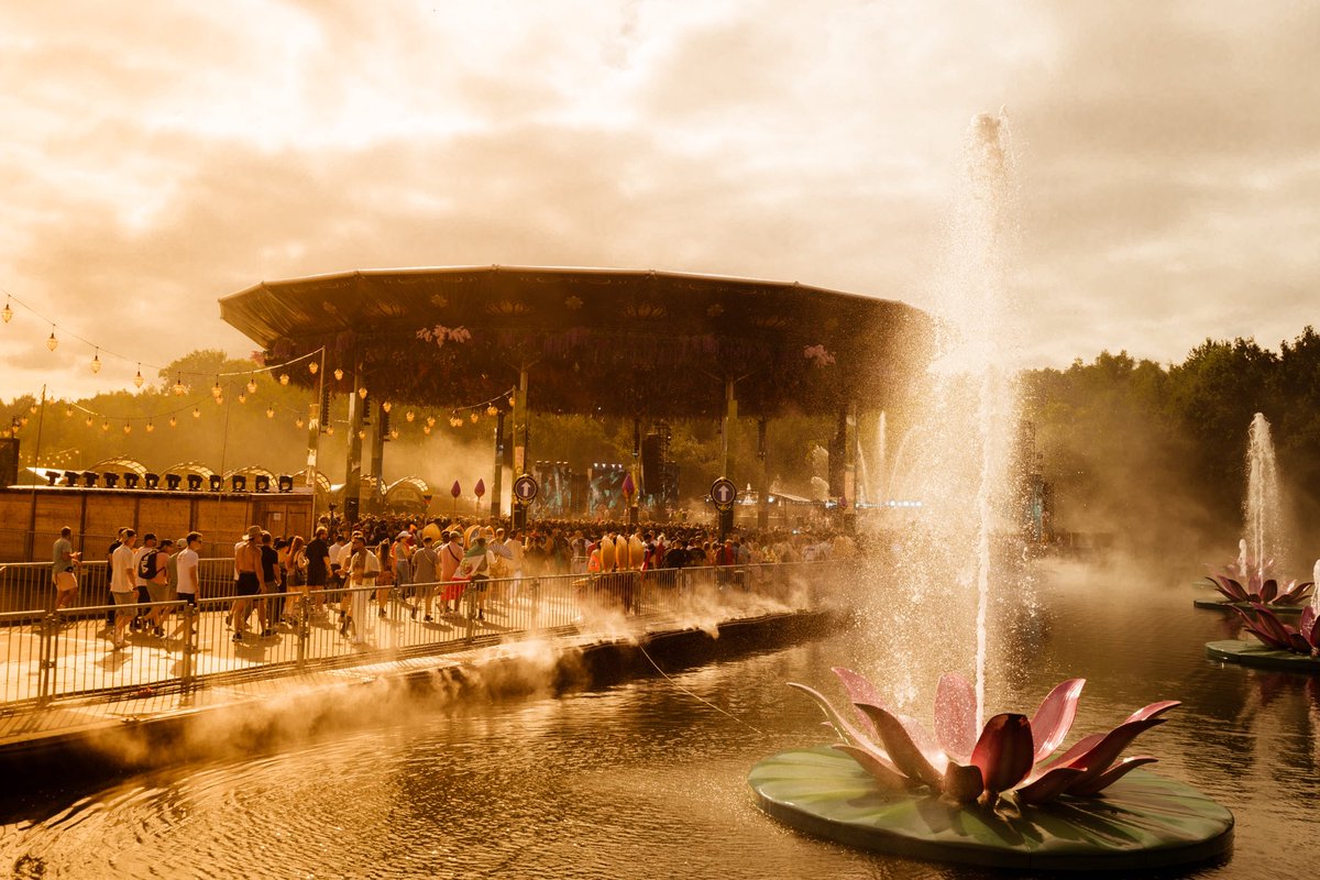 tomorrowland's tweet photo. Magic hour. https://t.co/gvSAwD9tTu