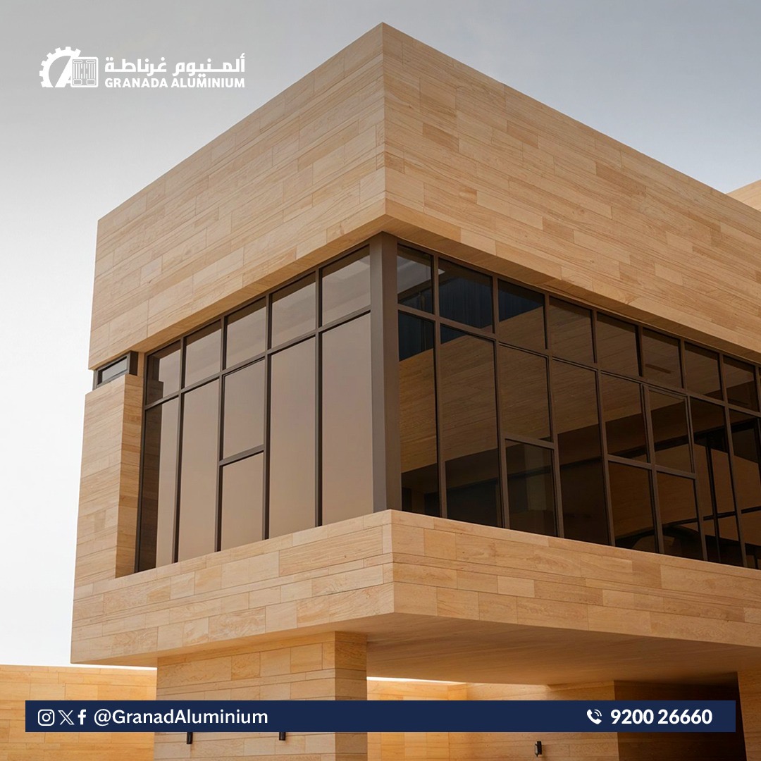 فخامة تُرى من الخارج… واتساع يُشعر به من الداخل
واجهات زجاجية مصممة بعناية لتمنحك اتساع ولمسة فخامة