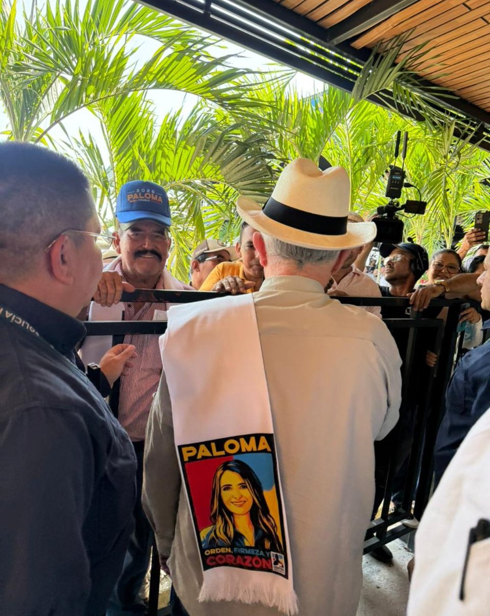 Rincon001A's tweet image. No puedo creer que Uribe tenga 73 años 
Que manera de trabajar por Colombia 
Que campañon que está haciendo al lado de Paloma Valencia 

Es un hombre que ama su país 

Para aplaudir de pie !