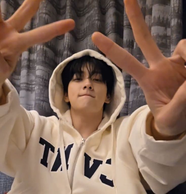 Dear <a href="/JaxterDominic/">Jax</a>
hello, raja terakhir! (⁠✿⁠^⁠‿⁠^⁠)
You got special package from someone, please take care our package carefully. 

dijaga paketnya ya, ph. ini kiriman dari abang penyabar, dan paket ini siap menemani pph dikala sepi melanda #salamhormat
 ★— ♡