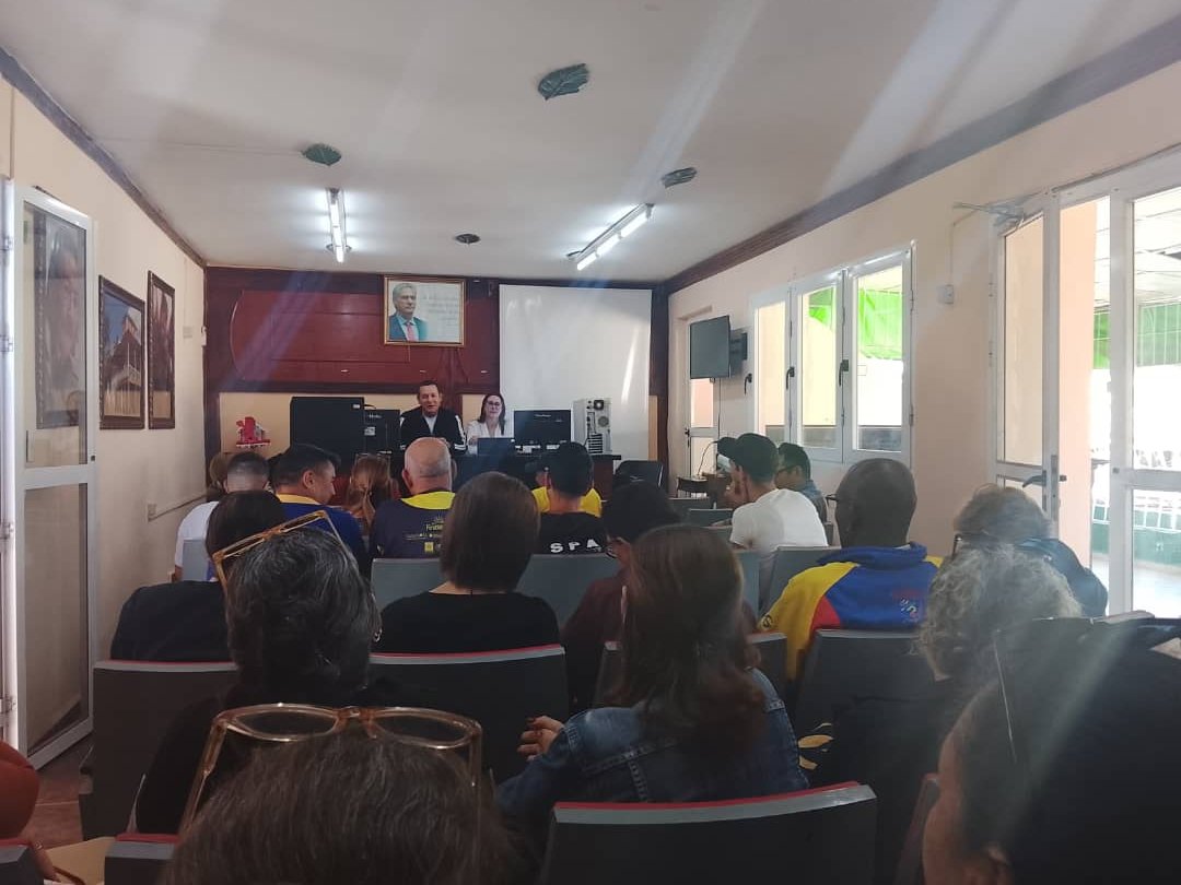 En horas de la mañana se desarrolló el matutino en la Oficina Central para mantener informados a los trabajadores de las nuevas modalidades a adoptar debido a la situación energética por la que atraviesa nuestro país.
#NuestraFortalezaEsLaHerencia
#HonorHolguinero
#HolguínSi