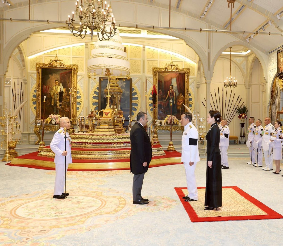 PingAng7822's tweet image. วันนี้ (๑๐ กุมภาพันธ์ ๒๕๖๙) เวลา ๑๗.๑๗ น.
พระบาทสมเด็จพระเจ้าอยู่หัว และสมเด็จพระนางเจ้า ฯ พระบรมราชินี เสด็จออก ณ พระที่นั่งอัมพรสถาน พระราชวังดุสิต พระราชทานพระบรมราชวโรกาสให้ นายวาเฮ  เกวอร์เกียน (Mr. Vahe  Gevorgyan) ซึ่งมีถิ่นพำนักอยู่ที่กรุงปักกิ่ง สาธารณรัฐประชาชนจีน…