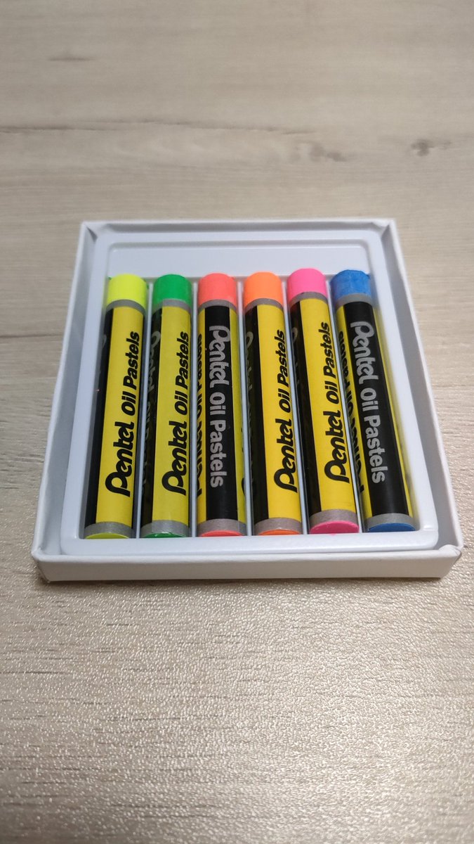 見て　蛍光のオイルパステル
使いたい