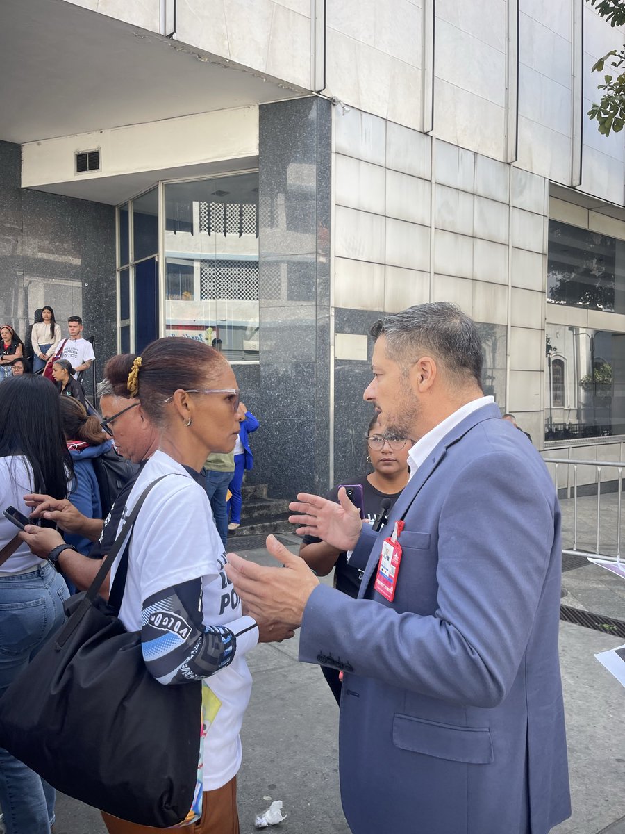 Hoy atendimos a familiares de Presos Políticos en la Asamblea Nacional! Desde <a href="/AProgresistaVE/">Avanzada Progresista</a> siempre hemos estado comprometidos  con la libertad de TODOS los presos políticos! Cómo Diputados haremos todo lo que tengamos que hacer para lograrla! #LeyDeAmnistía