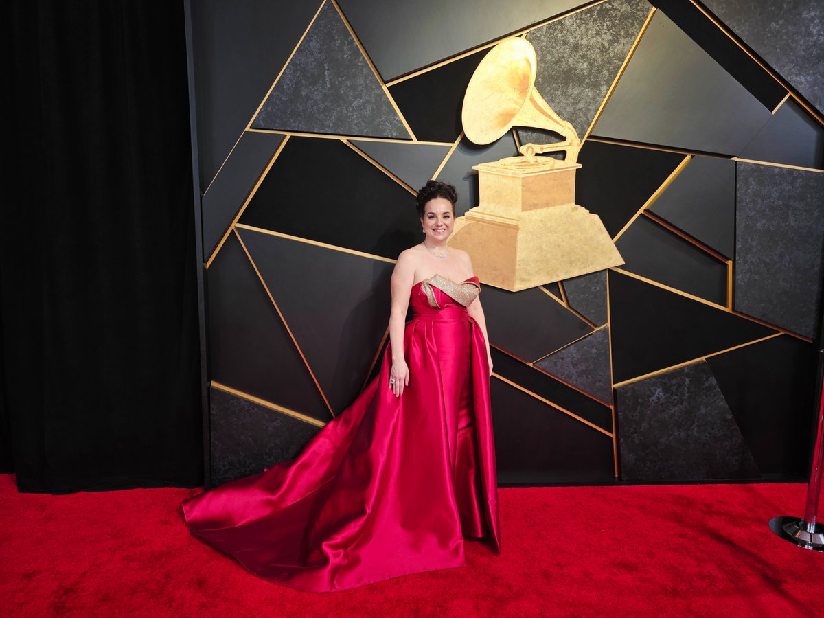 mdcmuse's tweet image. ✨️GRAMMY® WEEK HIGHLIGHTS✨️

The Red Carpet!!! 🤩🤩🤩🤩🤩
 
Sunday, February 1, 2026

Dress: Viola Chan Couture 
Boutique: Diamonds and Pearls by David's 
Makeup: Christine Nataya
Hair: Angela Knox 
Skincare line: @SHISEIDO_USA 
Tuxedo: Brooks Brothers