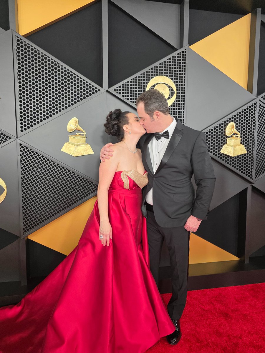 mdcmuse's tweet image. ✨️GRAMMY® WEEK HIGHLIGHTS✨️

The Red Carpet!!! 🤩🤩🤩🤩🤩
 
Sunday, February 1, 2026

Dress: Viola Chan Couture 
Boutique: Diamonds and Pearls by David's 
Makeup: Christine Nataya
Hair: Angela Knox 
Skincare line: @SHISEIDO_USA 
Tuxedo: Brooks Brothers