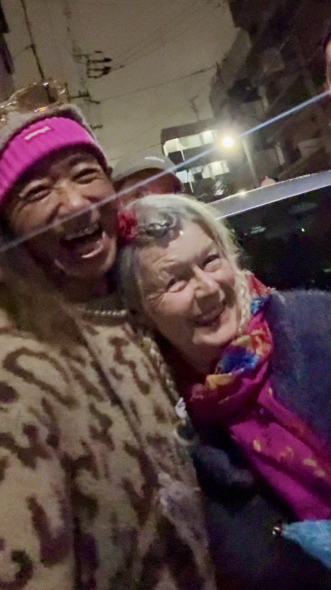 HOSSYSTYLE's tweet photo. From the UK 🇬🇧
She came back to N°5 CONDOMINIUM to visit her sons and their families who live in Japan,
and stayed with us for almost a month 🤍

From the very first time we met,
I was drawn to her warmth, her politeness,
and her natural, gentle kindness.
I remember thinking,
“I really hope I can see her again someday.”

So meeting her again this time
made me truly happy —
a reunion that quietly warmed my heart.

She loves pink,
has such lovely fashion sense,
a charming smile,
and is simply a beautiful, cute mum 🌸

Her three sons, who live in Osaka,
are all kind, open, and easygoing men.
Their warmth clearly comes from family —
a truly wonderful family altogether.

I definitely hope to see you again ❣️
Thank you so much.
Back at N°5,
in Osaka,
in this city.

Always welcome back🩷

This is not just a place to stay.
This is not about price.
And it was never about convenience.

In Sumiyoshi Ward, Osaka,
this was one of the very first.
And it has lasted longer than anyone else.

Not a copy.
Not a second version.
I stepped forward first
and carved this path alone.

And even now,
I still stand on the front line.

What I’ve trusted from day one
is my own way of doing things.

No templates.
No imitation.
No shortcuts.

Experience over imitation.
Time proves everything.

This place exists
not because hotels are “not enough,”
but because something completely different is needed.

This is not guidebook Osaka.
Not mass tourism.
Not automated hosting.

honestly — you won’t find this anywhere else.

This is real Osaka.
Local life.
Real conversations.
Real connections.
Real stories that stay with you.

That’s why people return.
Again and again.

This is HOSSY STYLE.

And this is
a real vacation rental.

N°5 CONDOMINIUM OSAKA JAPAN🇯🇵

 ———

民泊？？？

ここは
泊まるだけの場所じゃない

寝るためだけの施設でもない

ここは
本物の
バケーションレンタル

ホテルが足りないから
存在している格下の場所では
決してない

そもそも
ホテルや宿と
比べるジャンルじゃない

カテゴリーが
まったく違う

ここにあるのは
人と人のつながり
本当のコミュニケーション
温度
ドラマ
信頼

だから
何度も
帰ってくる人がいる

民泊？

そんな 言葉 使ったこともなければ
そう言われるのもイヤだね！  

ゲストさんに聞くと全て
ホストに会ったこともなければ 
挨拶かわすことも
お礼すら直接言われたことがないらしい

助けをよんでもテキストだけ？ 
らしい…

民泊？？

フェイクホスト偽ホスト
代行丸投げ 
ホストプロフ画 誰？ 
存在してるかすら不明 謎？

互いに繋がり拒否 
ゼロコミュニケーション
望む

顔あわさず
挨拶お礼レビュー
絵空事

それが民泊かな？

お似合いな響きだね♪

それ日本の文化？ 
風潮？
おもてなし？ 

うらおもてありすぎ

それが
🇯🇵民泊 現実 らしい？

民泊？？？

Not that category.

マッチすらしない
全くキャッチーじゃない  
美しくも心地よくもない音色

苦情トラブル多発？何故？
イメージ悪すぎ

そんなことある？
不思議 謎 理解不能

ここ
N°5 CONDOMINIUM では
12年間 ゼロ！ ０ 無し！

もしここを民泊と呼ぶヤツ
決して来ないでくれ！ 

信じてきたのは自分だけ
オレ流あるのみ

ここは
コピーも
模倣も
できない

地元のここ大阪市住吉区で
先陣切り
最も早く打ってでた

2番煎じではないだよ！

本物 リアル ローカル スーパーホスト

町内会の防犯責任者でもある
セキュリティキャプテンとして
治安を守り ルール違反は許さない

おかけで歴史は持ったが

歴史 風潮 変えなきゃ意味がない！

ひとりで道を切り開いてきた

今もなお
最前線に立ち続ける  

リアルなバケーションレンタル

これが
HOSSY STYLE

ここが
N°5 CONDOMINIUM

I AM THE ONE ⭐️🏹👑
This is HOSSY STYLE

#HOSSYSTYLE
#N5CONDOMINIUM
#REALLOCALOSAKAEXPERIENCES
#OsakaLocalStay
#RealVacationRental
#ExperienceOverImitation
#OSAKA #OSAKA🇯🇵 #JAPAN
#OSAKAEXPERIENCES #OSAKASTAY 
#SUPERHOST #AIRBNBSUPERHOST
#REALLOCALHOST 

 https://t.co/dpHeJzEEhW