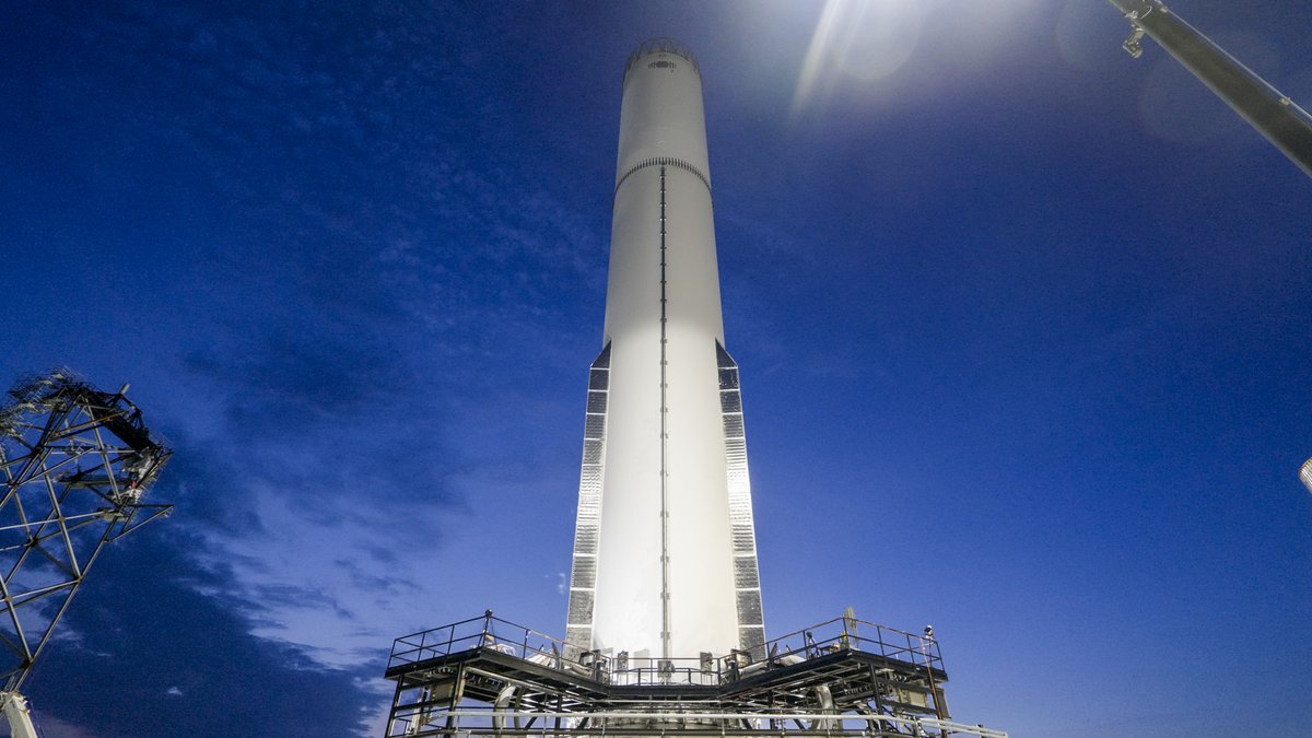 SpaceX's tweet image. Cryoproof operations complete for the first time with a Super Heavy V3 booster. This multi-day campaign tested the booster's redesigned propellant systems and its structural strength