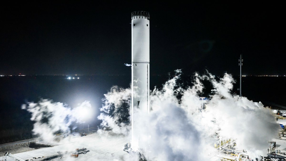 SpaceX's tweet image. Cryoproof operations complete for the first time with a Super Heavy V3 booster. This multi-day campaign tested the booster's redesigned propellant systems and its structural strength