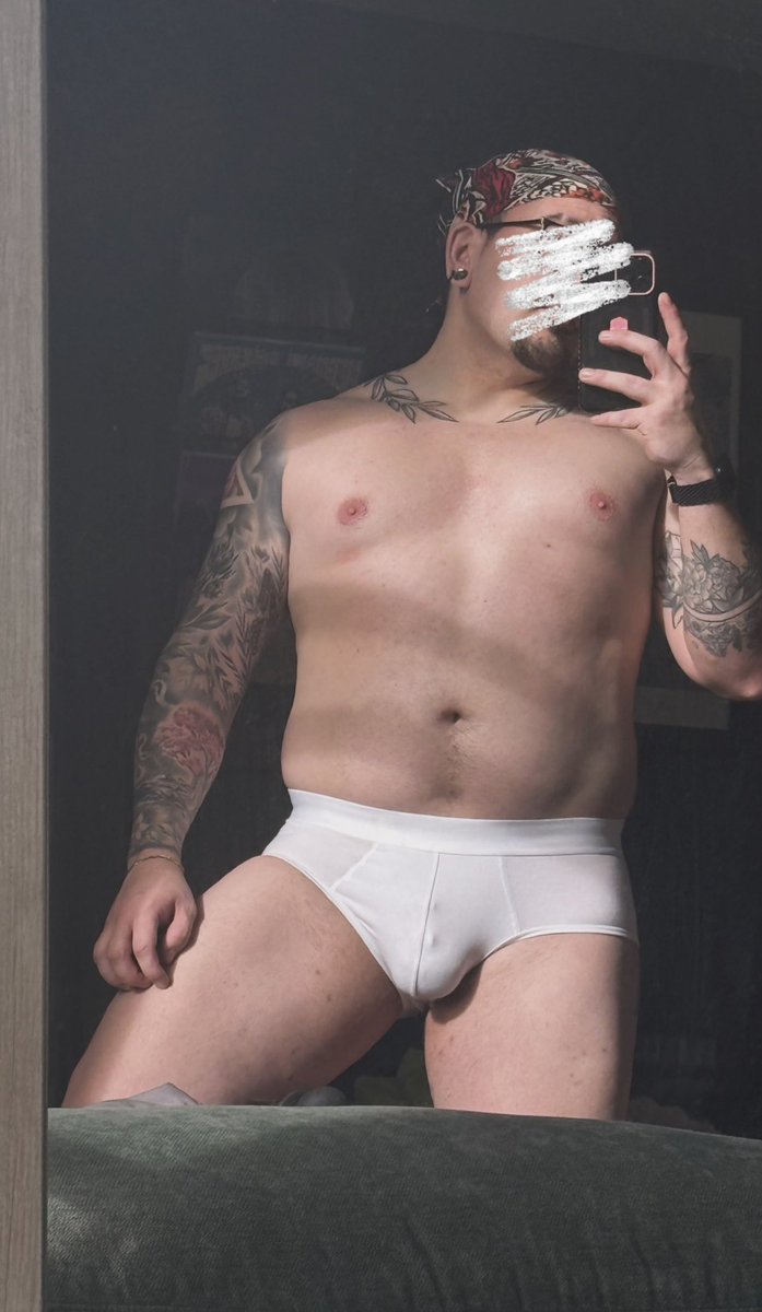 thecagedhimbo's tweet photo. I know my neighbors can see me when I take pics by the window but I can’t give up this lighting ☀️ #teamlocked Day 406 https://t.co/OChFfoI8HX