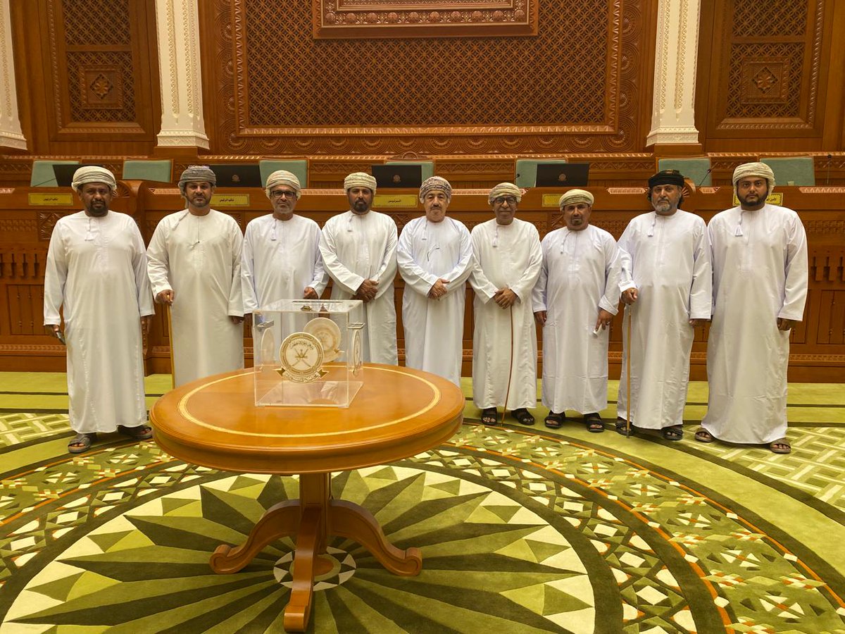 fataa9922's tweet photo. تم اللقاءبتاريخ٢٠٢٦/٢/٩بين معالي الشيخ خالد بن هلال المعولي رئيس مجلس الشورى وممثلين عن الصيادين الحرفيين تم خلال اللقاءمناقشة مطالب الصيادين بالغاءقرار تحويل السفن الحرفيةمن الملكيةالفردية الى التجاريةكان اللقاءمثمراوبناءراجين تحقيق مطالب الصيادين شاكرين ومثمنين الجهودالمخلصة https://t.co/HrbqH0Fr9T