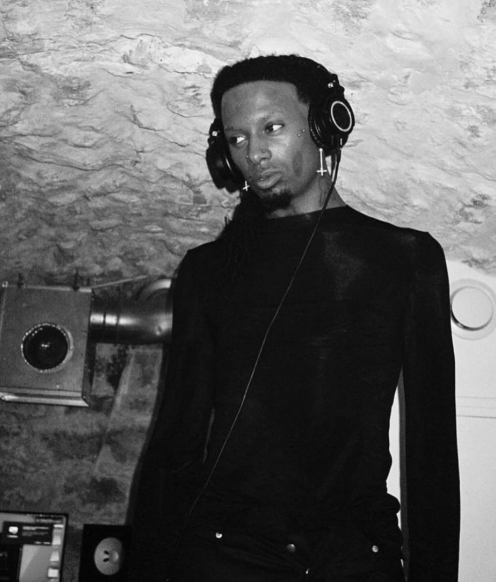 unseenopium's tweet photo. Playboi Carti recording in his cave studio in France, (2023) 📸 https://t.co/pZlq6lLcSQ
