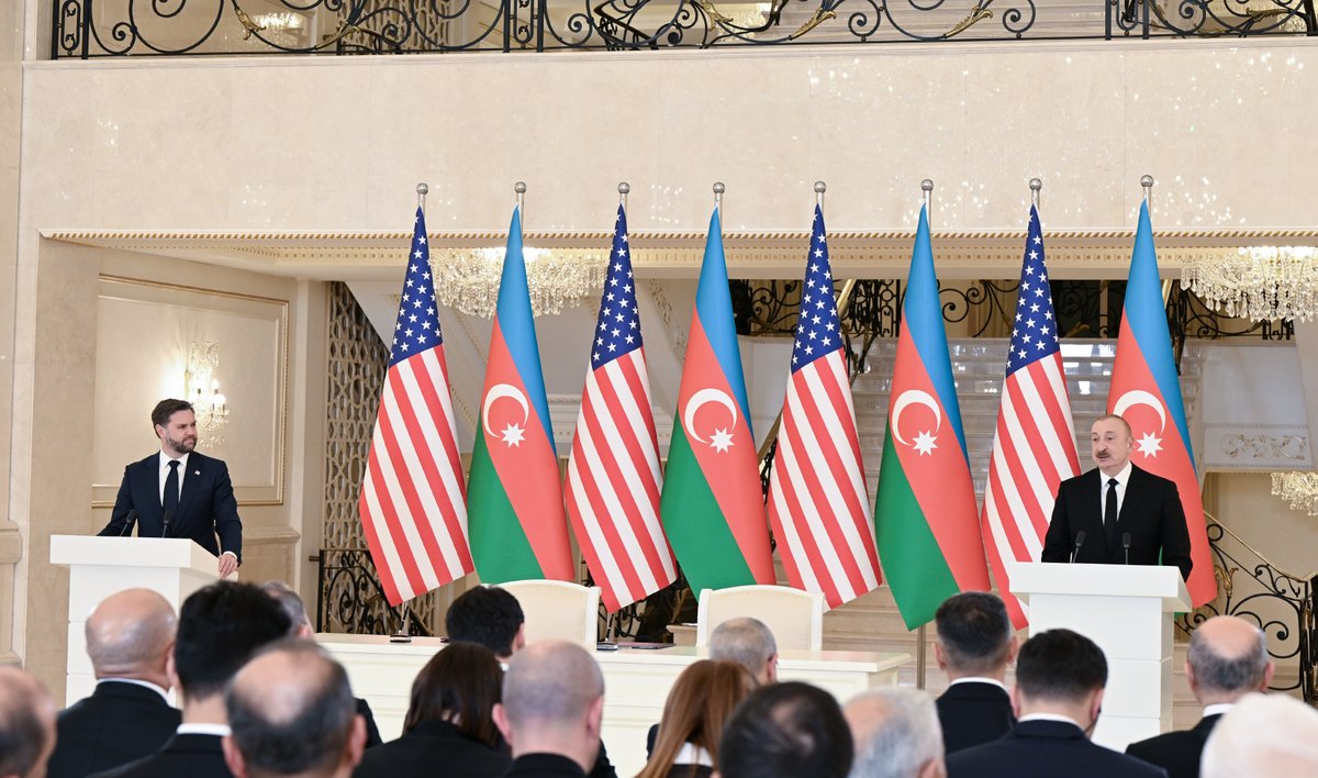 azpresident's tweet photo. Prezident İlham Əliyev və ABŞ-ın Vitse-prezidenti Ceyms Devid Vens mətbuata bəyanatlarla çıxış ediblər.

https://t.co/H3YP6nBQ01 https://t.co/VKQ246u7Jp