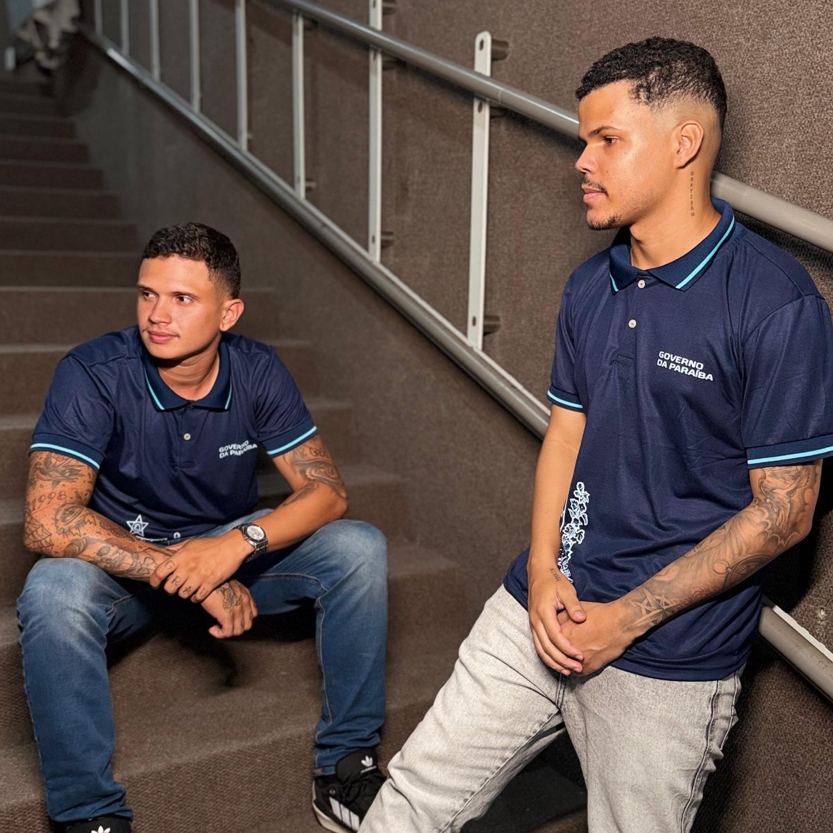 O Governo da Paraíba lançou uma farda azul para os estudantes do terceiro ano! 👕👏