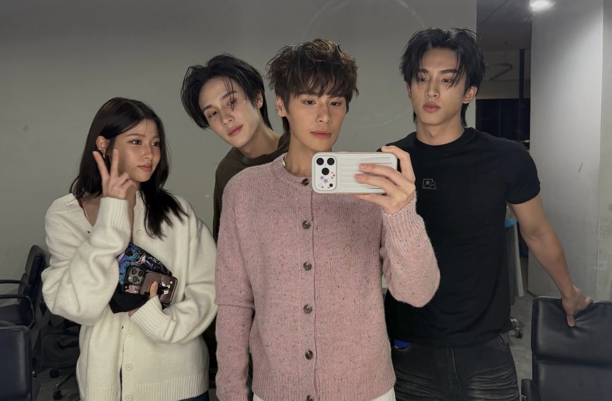 the visuals 

TUMOH X LIVEHOUSE

#GMMTVLiveHouse