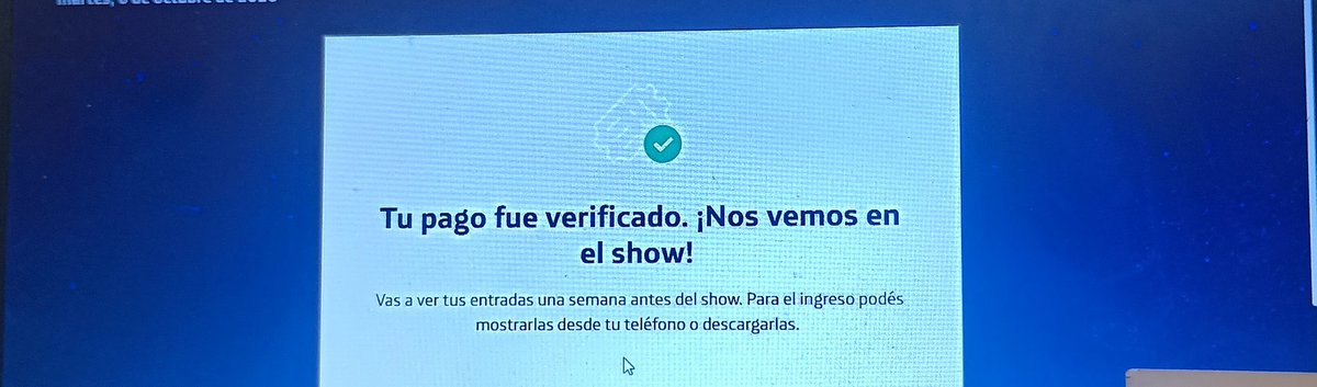 agos✈️🌙 (@fallingxlou_) on Twitter photo 