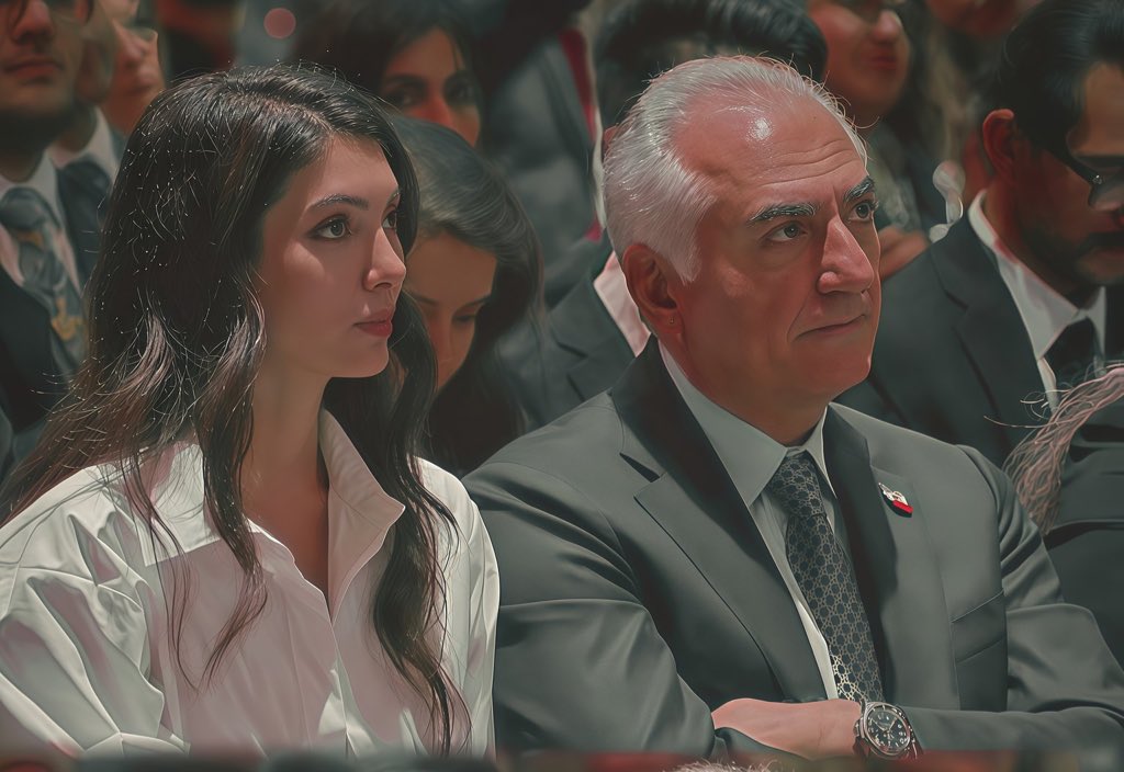 Azarshur's tweet image. شاهنشاه رضا شاه پهلوی با ولیعهد شاه دخت نور پهلوی 🩵