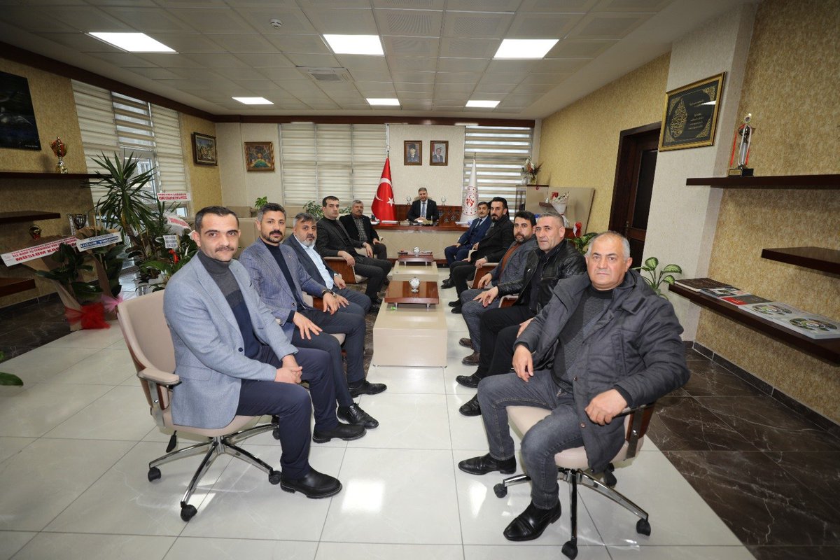 Van ve Havalisi Şube Başkanımız Erden Onay, Şube Sekreterimiz Sefer Özyolcu ve İl Temsilcimiz Ekrem Kıvanç, Van Gençlik ve Spor İl Müdürlüğü görevine atanan Mehmet Tosun’u makamında ziyaret ederek "hayırlı olsun" dileklerini ilettiler.

<a href="/ERDENONAY/">Erden Onay</a> 
<a href="/6500Ekol/">Ekrem KIVANÇ</a> 
<a href="/Sefer48229676/">Sefer özyolcu</a>