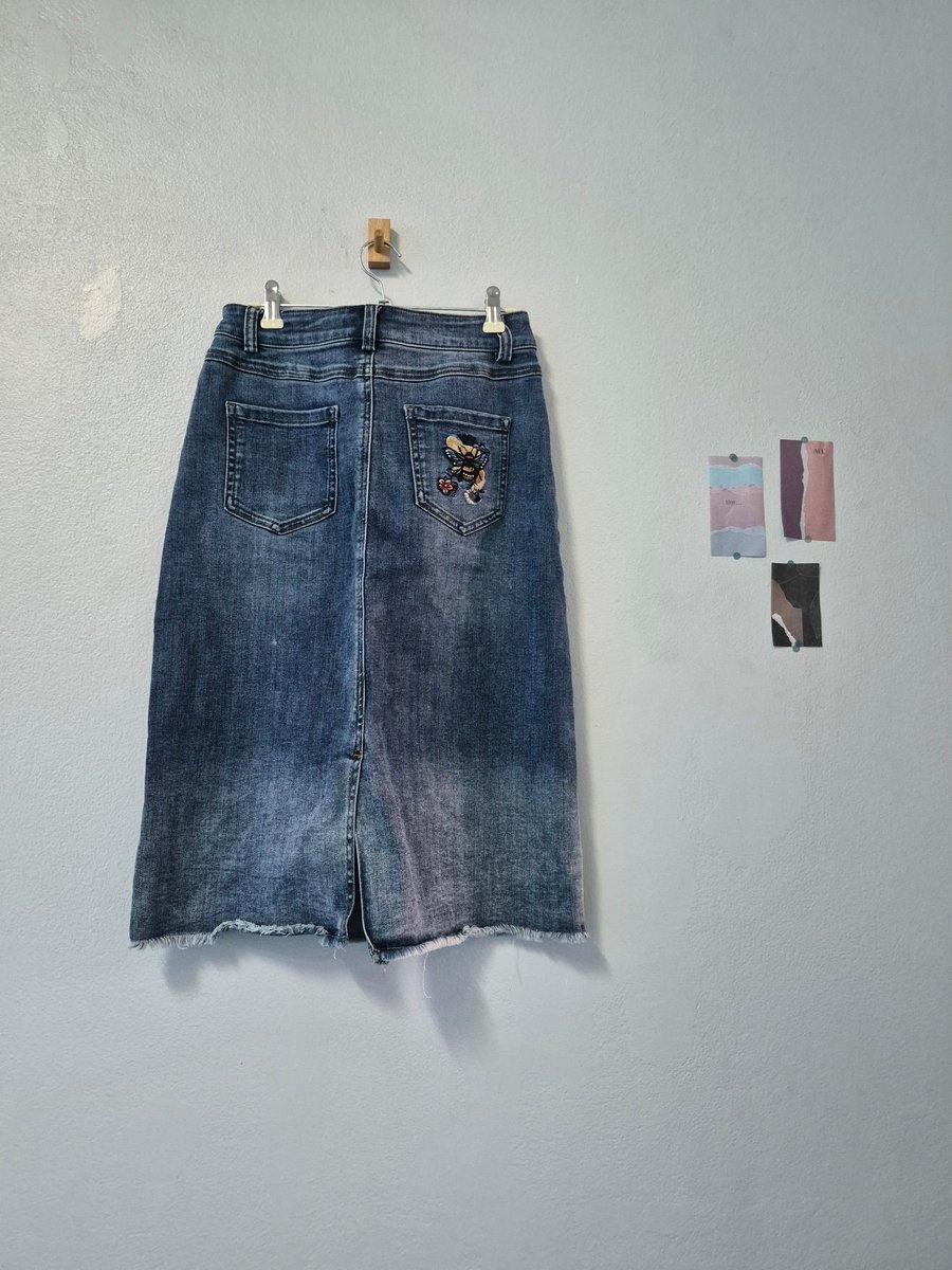 Loicoming's tweet photo. กระโปรงคลุมเข่า แหวกหลัง
เอว 27-28 

🍅Price : 25 บาท
#กระโปรงยีนส์ #เสื้อผ้ามือสองสภาพดี #เสื้อผ้ามือ2 #กระโปรงมือสอง https://t.co/kTA3k8HPBY