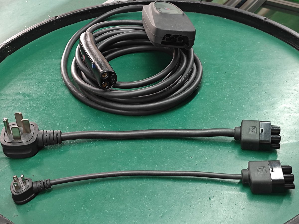 TL_evcharging's tweet photo. Tesla portable Evcharger #nacs #evcharger https://t.co/Lgs2cSDOkV