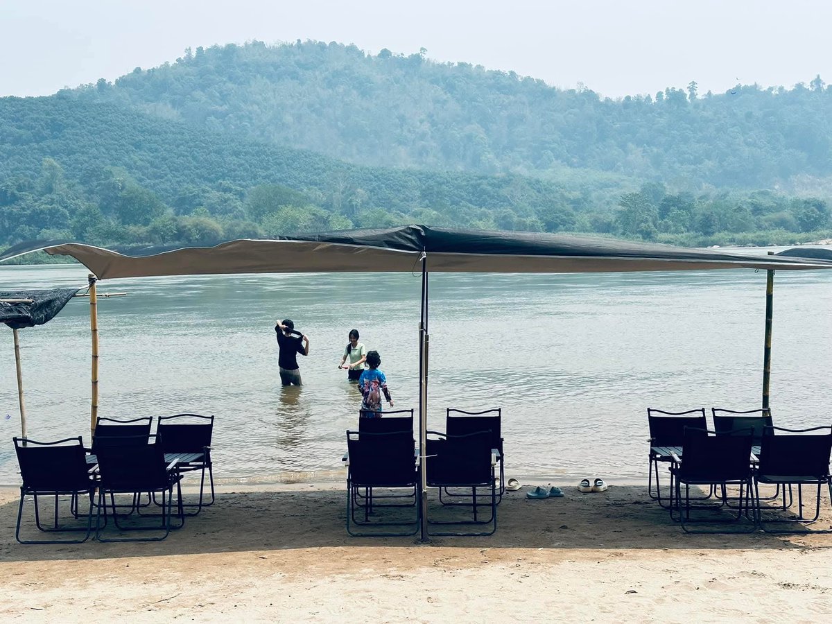 HanSuePink's tweet photo. အရင်ဘဝက ရေသူမ လားမသိ။ ရေမြင်ရင် ရေ ဆော့ကစားရတာကြိုက်တဲ့ ကျမ။ https://t.co/K0yvb6ma6x