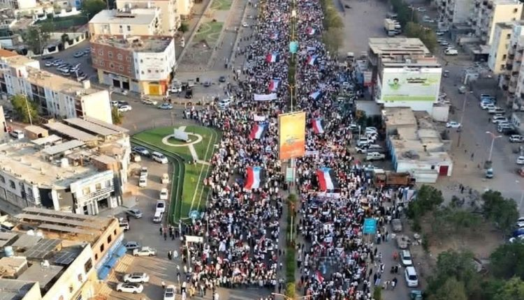 مصادر: المسيرات الاحتجاجية التي نفذها المئات من أنصار المجلس الانتقالي اليوم الثلاثاء في عدن والمكلا تمثل حالة تحدي صارخ للهيمنة السعودية.
#تبن_الاخبارية