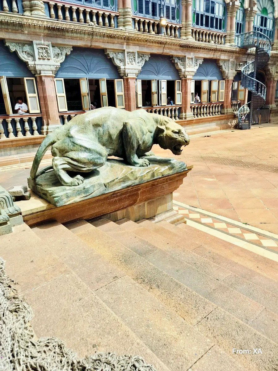 swordsnhammer's tweet image. Where every #window is a frame for history and every #wall a witness to royalty &amp;amp;  bronze tiger welcomes you with ferocious and aggressive expression &amp;amp; says Welcome 🤗 
#WallsOnWedneday #WindowsonWednesay #Mysore #India 
youtu.be/7N9O88iBXmA?si…