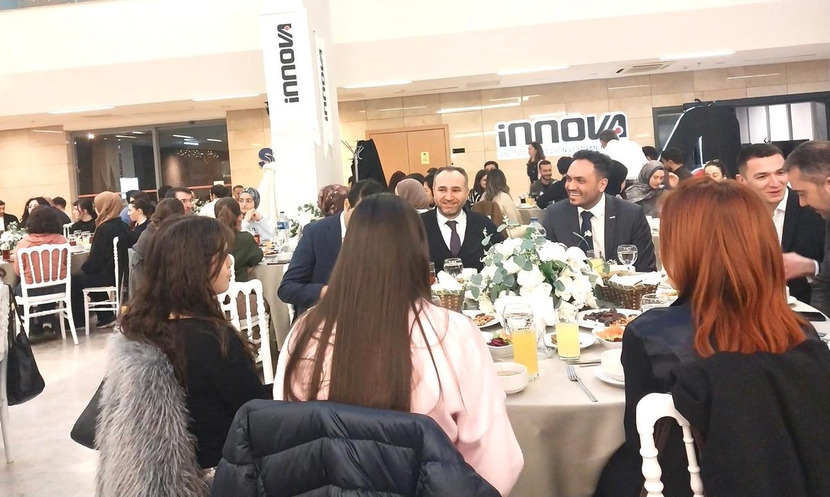 AnkaraKYGM's tweet photo. 📍Alev Alatlı Yurdu
📍Emine Şerife Hanım Yurdu
📍Tahsin Banguoğlu Yurdu

İNNOVA Bilgi Teknolojisi Şirketinin  yurt öğrencileri için düzenlediği iftar programına yurt  yönetimi ve öğrencilerimizle iştirak ettik. https://t.co/G0DUX5S637
