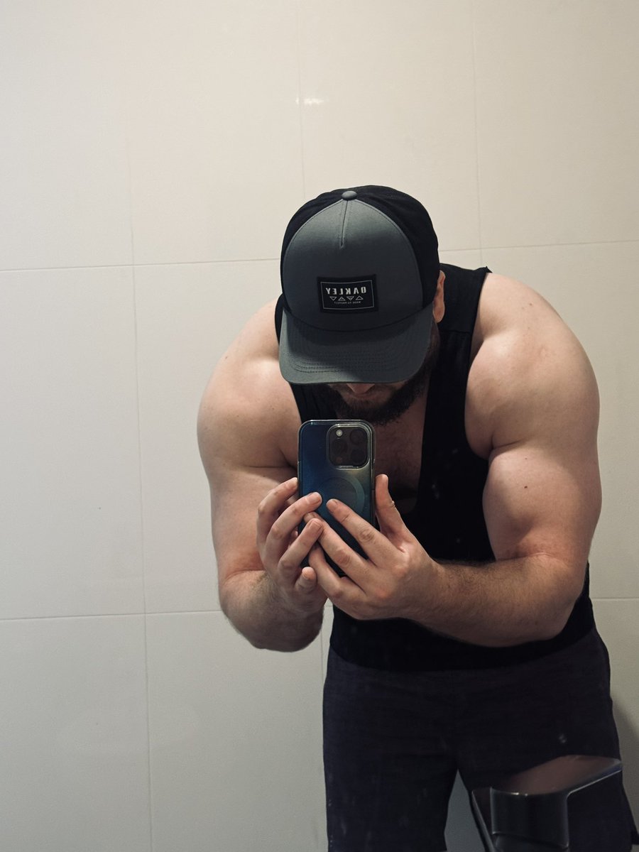 TheBuffDragon's tweet photo. I needa buy a suit head so I can be cool too lmao

Anyways, shoulder days. https://t.co/Roj7MvrtJs