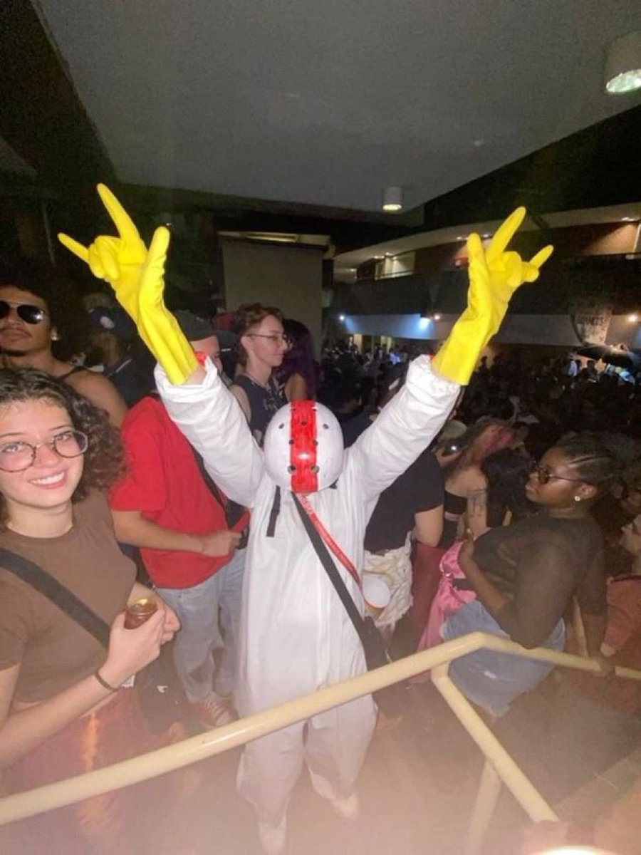 insane poses (@insaneposes) on Twitter photo 