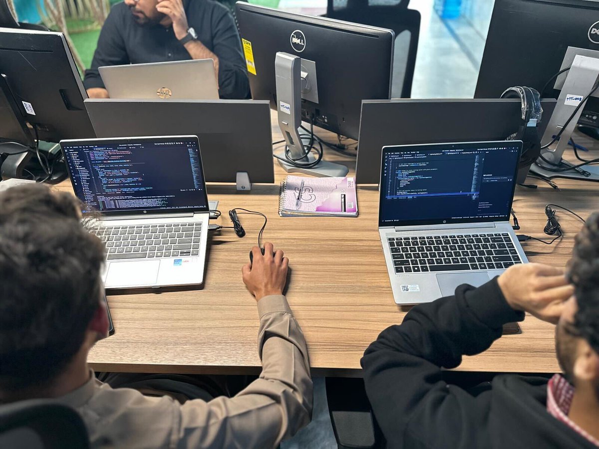 Tajir Chain tweet media